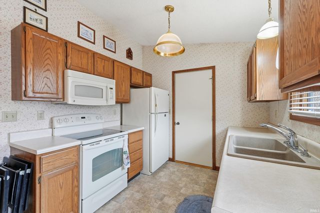 1554 E Kammerer Road, Kendallville, IN 46755