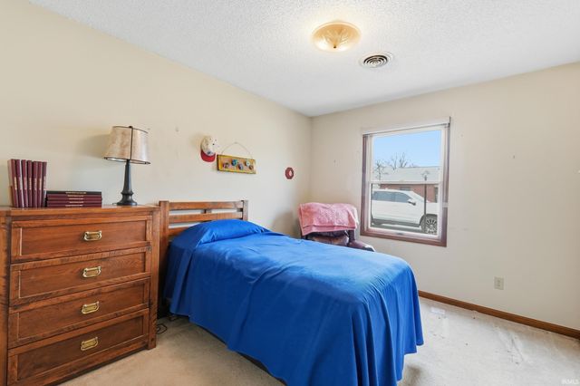 1554 E Kammerer Road, Kendallville, IN 46755