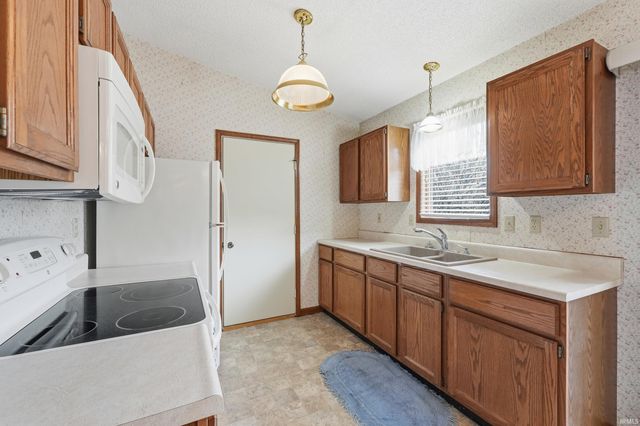 1554 E Kammerer Road, Kendallville, IN 46755