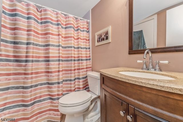 6 Wood Duck Ct, Allamuchy Twp., NJ 07840