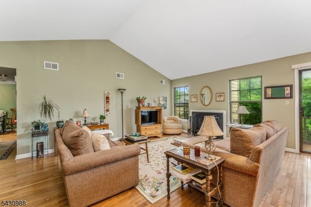 6 Wood Duck Ct, Allamuchy Twp., NJ 07840