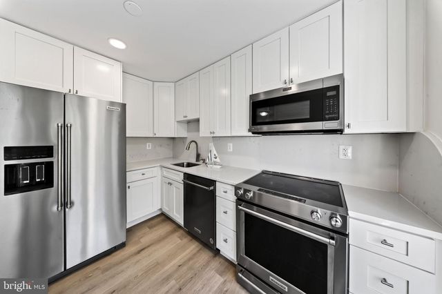 4123 WEEPING WILLOW CT, Chantilly, VA 20151