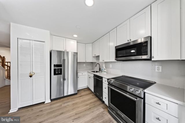 4123 WEEPING WILLOW CT, Chantilly, VA 20151