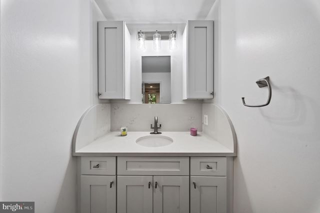 4123 WEEPING WILLOW CT, Chantilly, VA 20151