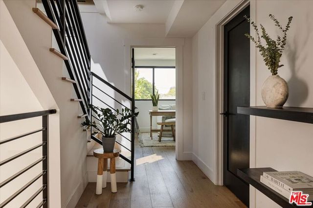 11310 Victory Boulevard, North Hollywood, CA 91606