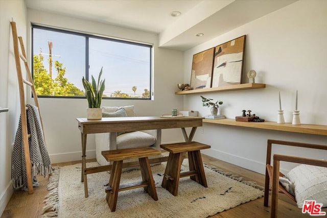 11310 Victory Boulevard, North Hollywood, CA 91606