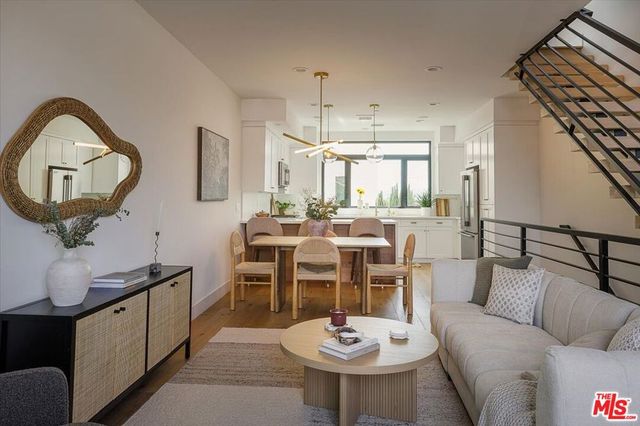 11310 Victory Boulevard, North Hollywood, CA 91606