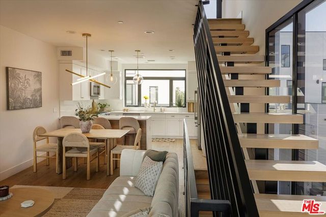 11310 Victory Boulevard, North Hollywood, CA 91606