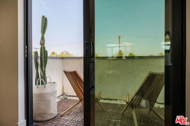 11310 Victory Boulevard, North Hollywood, CA 91606