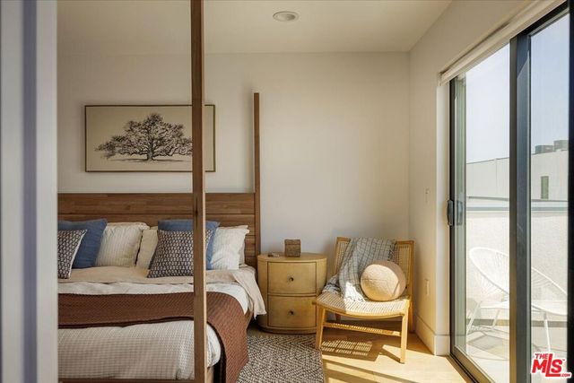 11310 Victory Boulevard, North Hollywood, CA 91606