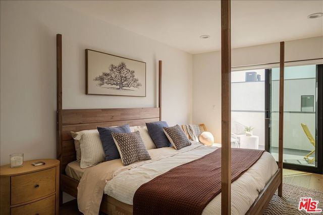 11310 Victory Boulevard, North Hollywood, CA 91606