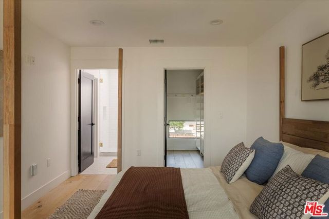 11310 Victory Boulevard, North Hollywood, CA 91606