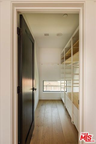 11310 Victory Boulevard, North Hollywood, CA 91606