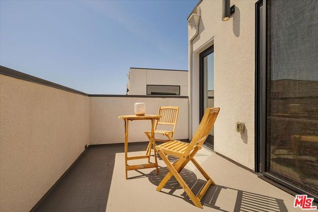 11310 Victory Boulevard, North Hollywood, CA 91606