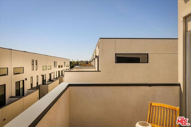 11310 Victory Boulevard, North Hollywood, CA 91606