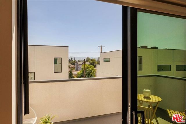 11310 Victory Boulevard, North Hollywood, CA 91606