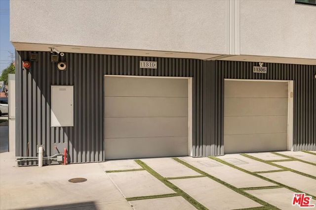 11310 Victory Boulevard, North Hollywood, CA 91606