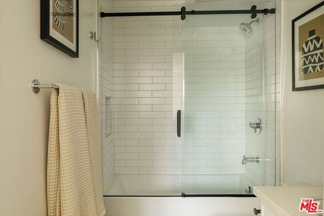 11310 Victory Boulevard, North Hollywood, CA 91606