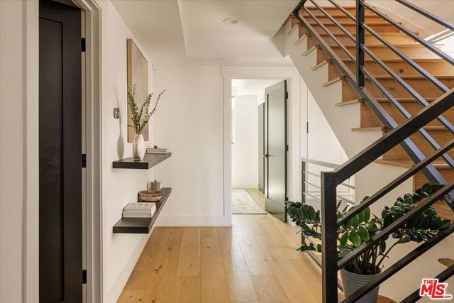 11310 Victory Boulevard, North Hollywood, CA 91606