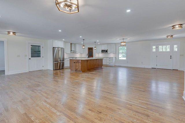 1041 Motlow School Road, Campobello, SC 29322