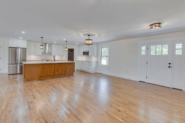 1041 Motlow School Road, Campobello, SC 29322