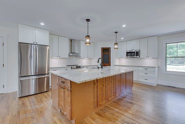 1041 Motlow School Road, Campobello, SC 29322