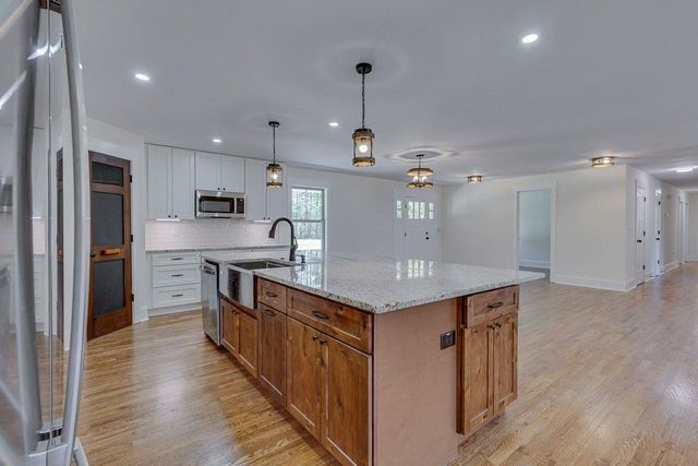 1041 Motlow School Road, Campobello, SC 29322