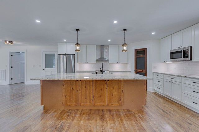 1041 Motlow School Road, Campobello, SC 29322
