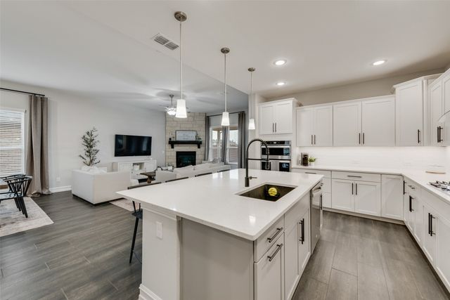 924 Crest Breeze Drive, Fort Worth, TX 76052