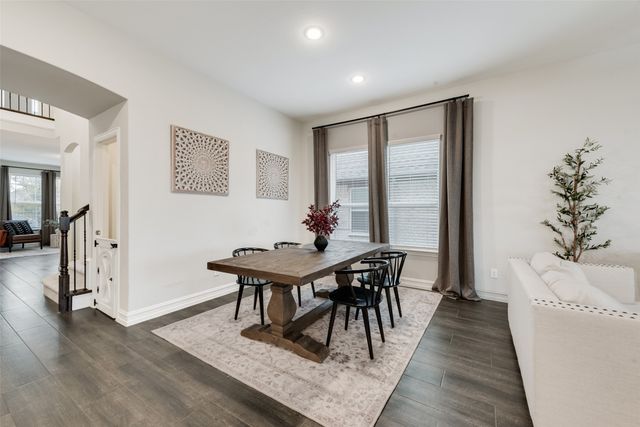 924 Crest Breeze Drive, Fort Worth, TX 76052