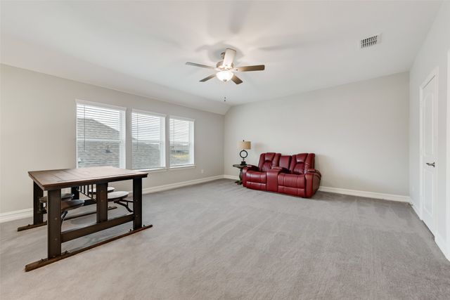 924 Crest Breeze Drive, Fort Worth, TX 76052