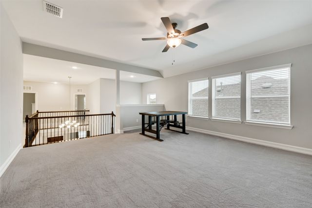 924 Crest Breeze Drive, Fort Worth, TX 76052