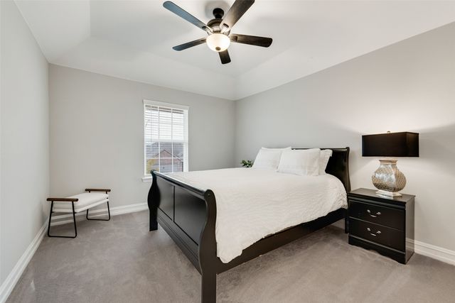 924 Crest Breeze Drive, Fort Worth, TX 76052