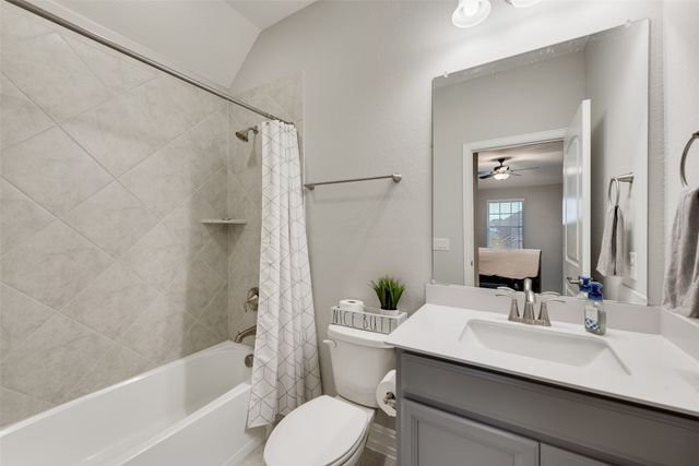 924 Crest Breeze Drive, Fort Worth, TX 76052