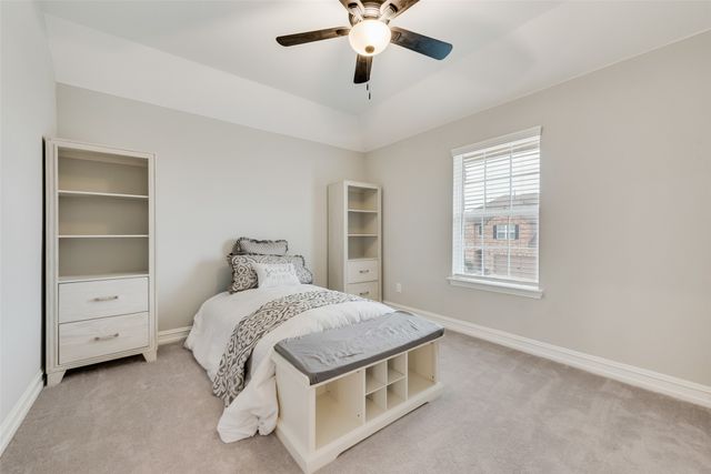 924 Crest Breeze Drive, Fort Worth, TX 76052