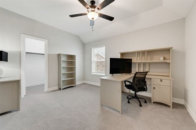 924 Crest Breeze Drive, Fort Worth, TX 76052