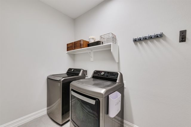 924 Crest Breeze Drive, Fort Worth, TX 76052