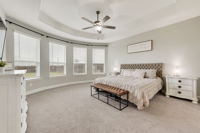 924 Crest Breeze Drive, Fort Worth, TX 76052