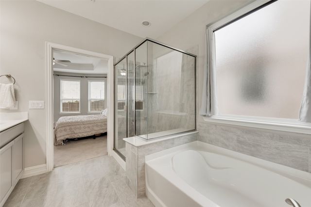 924 Crest Breeze Drive, Fort Worth, TX 76052