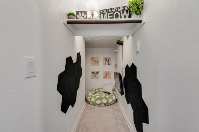 924 Crest Breeze Drive, Fort Worth, TX 76052