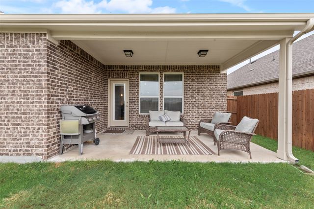 924 Crest Breeze Drive, Fort Worth, TX 76052