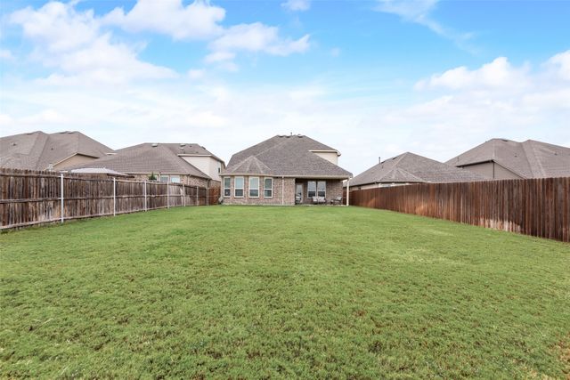 924 Crest Breeze Drive, Fort Worth, TX 76052