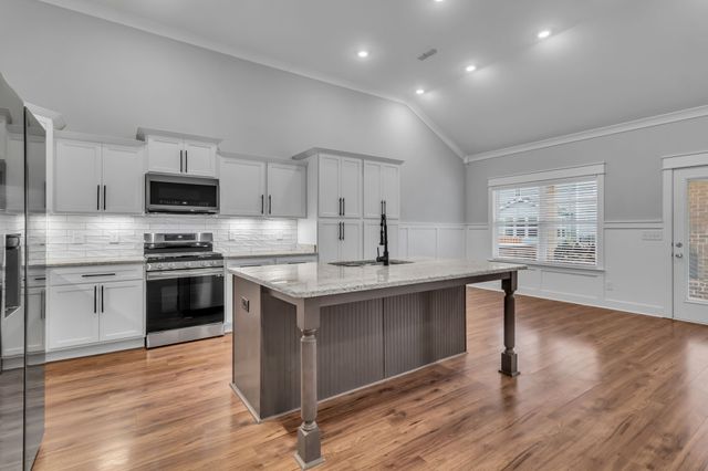 1455 Cotillion Dr, Murfreesboro, TN 37128