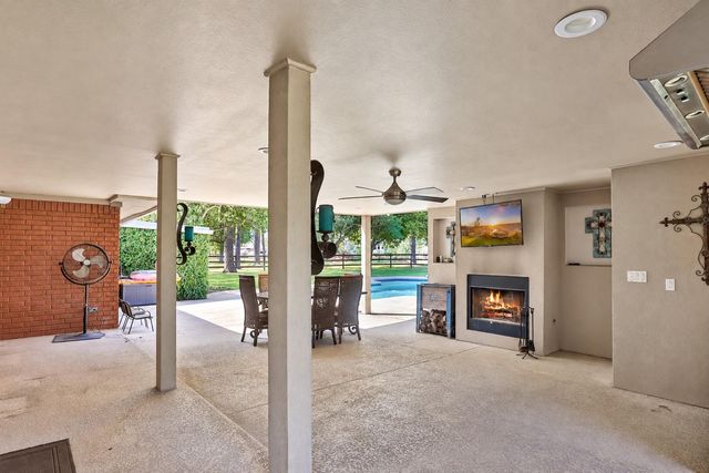 1300 Smith Road, Huffman, TX 77336