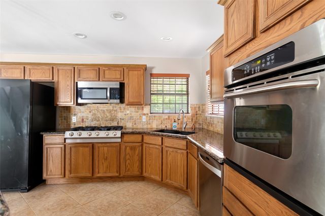 1300 Smith Road, Huffman, TX 77336