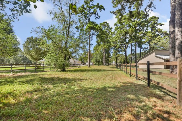 1300 Smith Road, Huffman, TX 77336