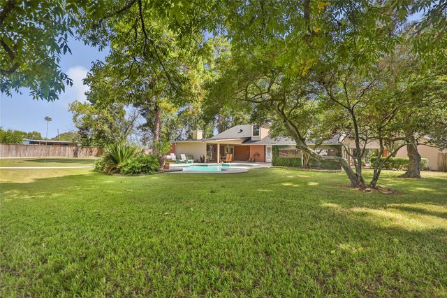 1300 Smith Road, Huffman, TX 77336