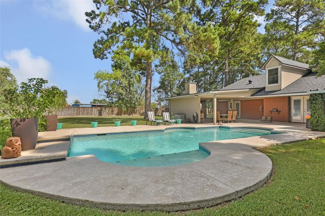 1300 Smith Road, Huffman, TX 77336