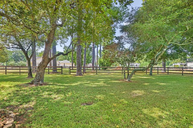 1300 Smith Road, Huffman, TX 77336