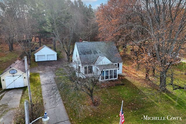 13100 Grand River Drive SE, Lowell, MI 49331